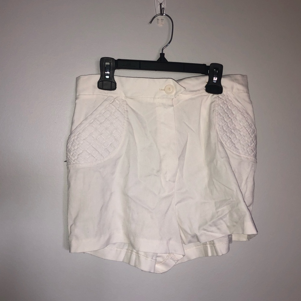 White High-Waisted shorts